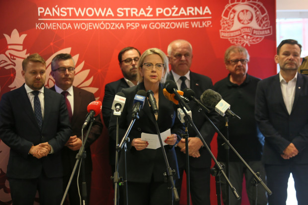 Minister klimatu i środowiska Anna Moskwa: rząd przygotował na rekultywację i remediację terenu w Przylepie 43 mln zł. (PAP/Lech Muszyński)