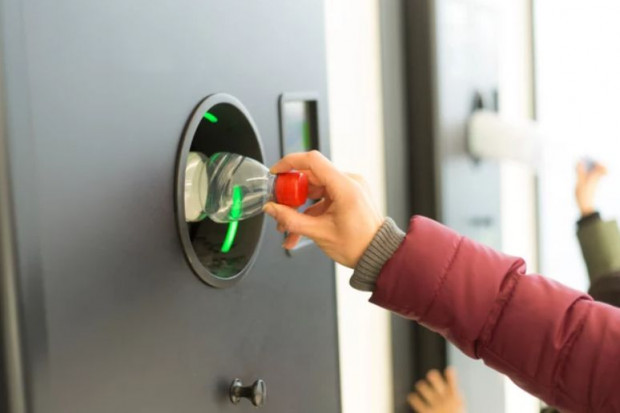 Jak podkreślają eksperci zbiórka ma sens, jeśli oparta jest o ogólnokrajowy system, a nie lokalne działania samorządów (fot. Shutterstock)