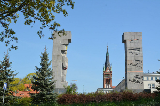 Kontrowersyjny olsztyński pomnik (fot. Olsztyn.pl)