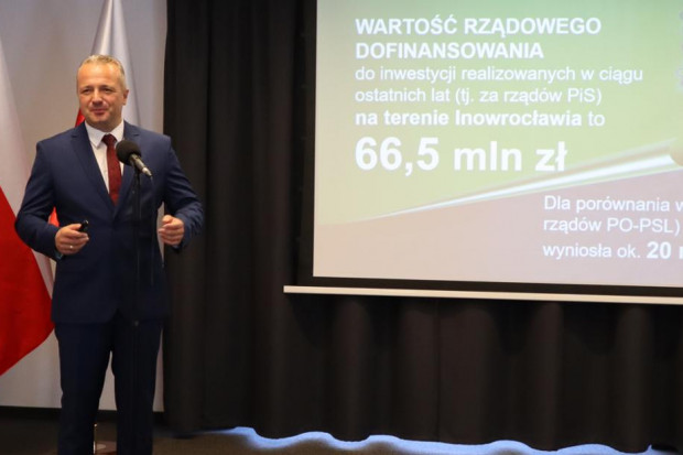 Wojewoda kujawsko-pomorski Mikołaj Bogdanowicz na zwołanej przez siebie 14 sierpnia konferencji prasowej  (Fot. gov.pl)