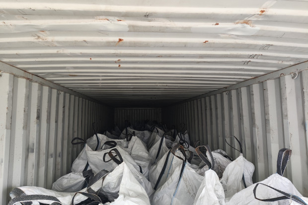 Funkcjonariusze KAS przejęli ponad 22 ton nielegalnych odpadów (fot. KAS)
