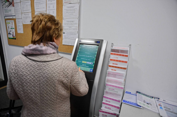 Czy najbliższe wybory parlamentarne wpłyną na zmianę zasad opłacania składek ZUS? (fot. PAP/Piotr Polak)