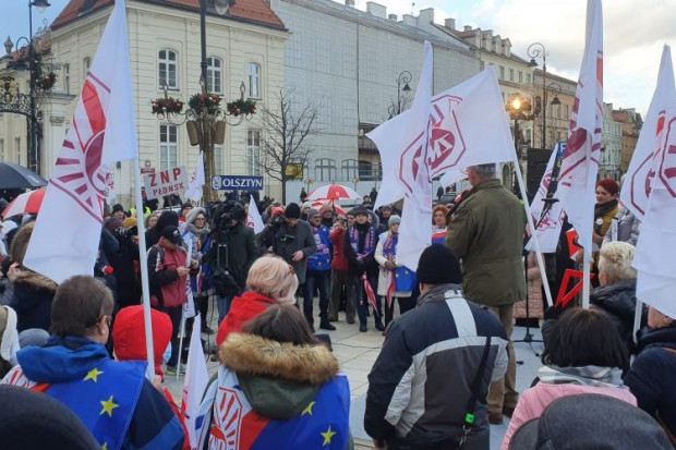 Nauczyciele oczekują, że rząd przychyli się do ich płacowych roszczeń (Fot. ZNP)