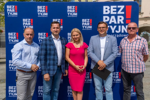 Bezpartyjni Samorządowcy zaprezentowali propozycje kolejnych pytań referendalnych w kilku miastach Polski (na zdjęciu przedstawiciele ruchu podczas konferencji w Kielcach; fot. facebook.com/Bezpartyjni Samorządowcy)