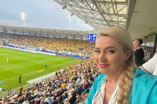 Posłanka Marta Wcisło na meczu piłkarskim Motor Lublin - Górnik Łęczna (fot. Facebook/Marta Wcisło)