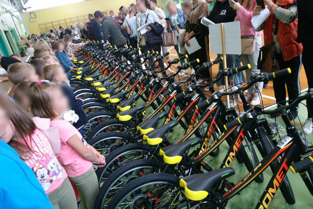 Akcja wyposażania pierwszoklasistów w rowery kosztowała samorząd w Szprotawie 300 tys. zł w 2022 r. (fot. UM Szprotawa)