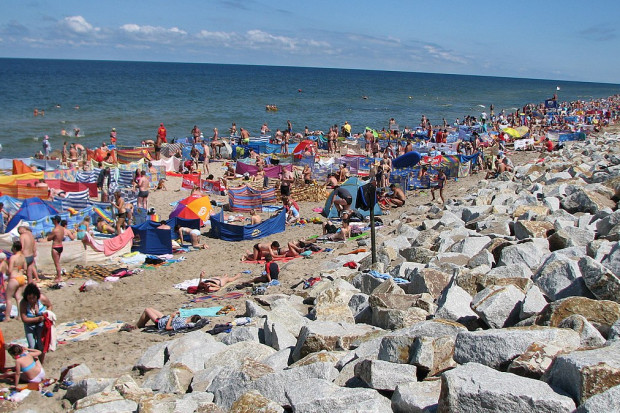 Parawany stały się nieodłącznym elementem wypoczynku nad polskim morzem (fot. wikimedia.org/Pan Koracz CC BY - SA 3.0)