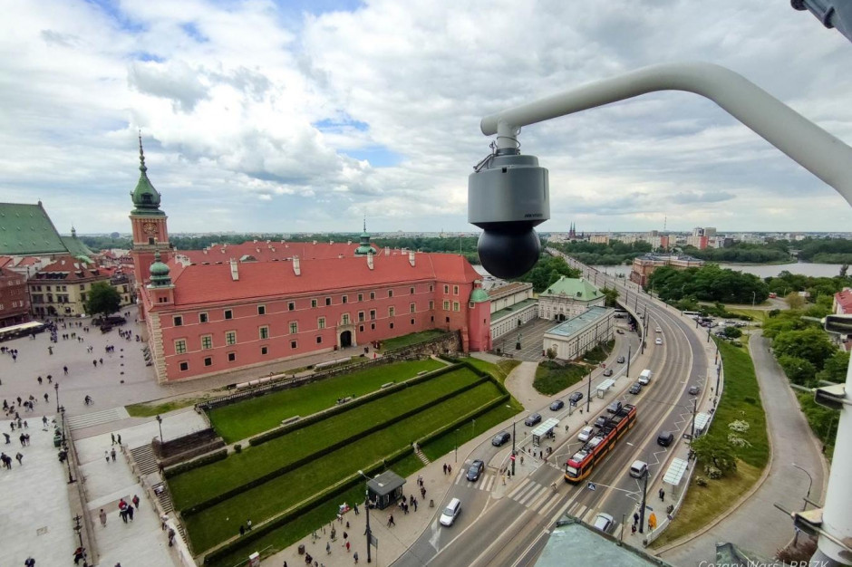 Jedna z kamer monitoringu miejskiego w Warszawie (Fot. UM st. Warszawy/Cezary Warś/BBiZK