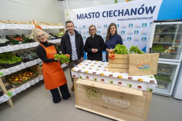 Sklep społeczny w ciechanowskiej Hali Targowej "Bloki" powstał przy współpracy samorządu i Banku Żywności. (fot.UMC)