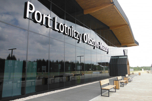 W tym roku port lotniczy Olsztyn Mazury odprawił 100 tysięcy pasażerów (fot. wikipedia.org/Tadeusz Rudzki/CC BY-SA 4.0)