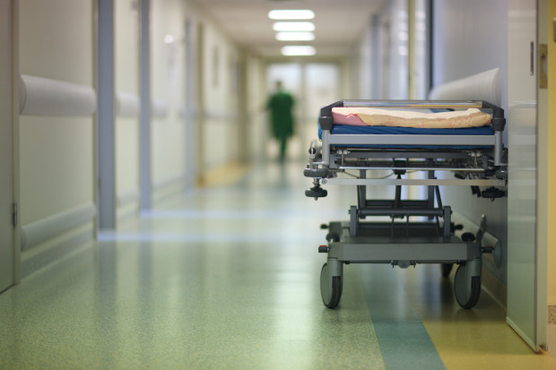 8 września 2023 r. wchodzą w życie przepisy dotyczące między innymi obowiązkowego autoryzowania szpitali przez NFZ (fot. Shutterstock)