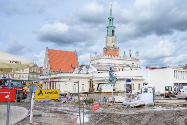 Prace remontowe na Starym Rynku w Poznaniu (fot. Jakub Kaczmarczyk)