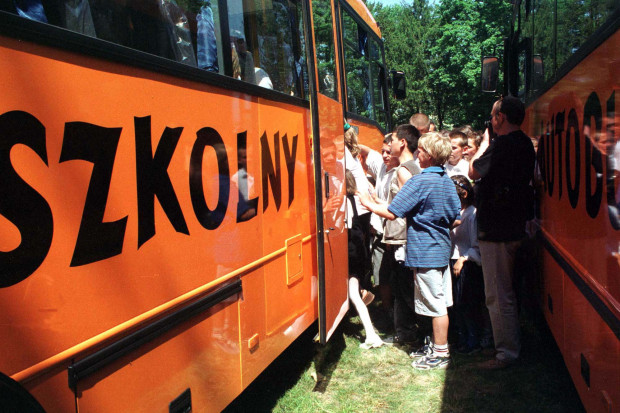 Autobusy szkolne są w złym stanie technicznym (fot. PAP/Mirosław Trembecki)