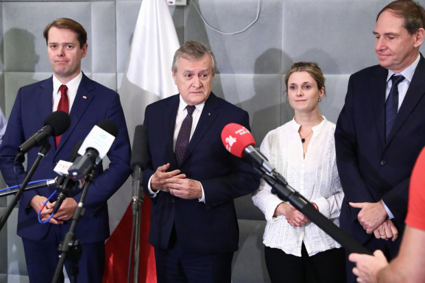 Zarząd Nowej Lewicy przyjął listy wyborcze (fot. PAP/Tomasz Gzell)