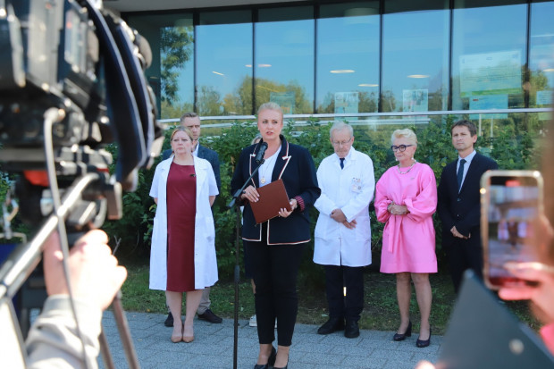 Dzięki nowym rozwiązaniom, jak mówiła, kobiety między 45. a 74. rokiem życia będą w Polsce mogły na podobnych zasadach jak do tej pory korzystać z profilaktycznych badań mammograficznych (fot. TT/MZ)