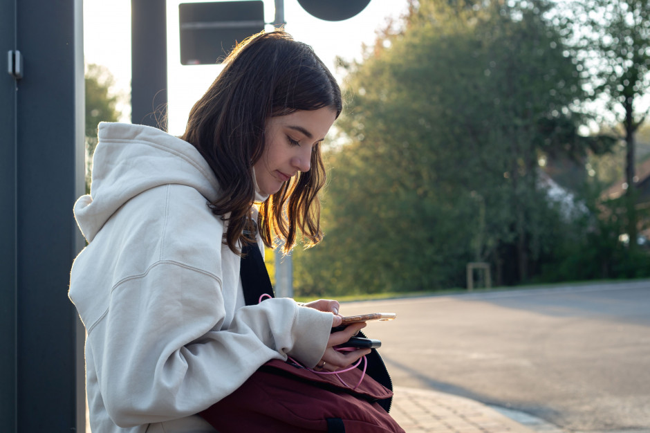 Dzieciom i młodzieży uczącej się przysługują ustawowe zniżki na autobusy i pociągi (fot. Shutterstock) Legitymacje szkolne ważne tylko do 30 września. Zapominalscy mogą stracić ulgi