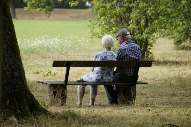 Wiek emerytalny na poziomie 60 lat u kobiet i 65 lat u mężczyzn pozostaje bez zmian (fot. Pixabay/beauty_of_nature)