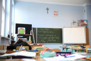 Są już diecezje w Polsce, które same powracają do nauki religii w salkach katechetycznych (fot. PAP/Leszek Szymański)