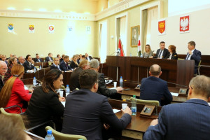 Wśród dziesięciu profesji o najniższym zaufaniu znaleźli się radni gminni (fot. ilustracyjna; kielce.eu)