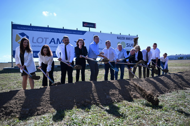 Rozpoczęła się budowa bazy technicznej LOT AMS w Jasionce (fot. PAP/Darek Delmanowicz)