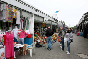 Przygraniczne miejscowości żyją z handlu i usług dla przyjeżdzających tu Niemców (fot. PAP/Lech Muszyński)