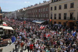 Opozycja spodziewa się 1 października dużej frekwencji, większej niż na pierwszym "Marszu miliona serc" 4 czerwca (fot. arch./PAP/Paweł Supernak)