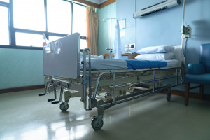 Sytuacja wielu szpitali powiatowych staje się dramatyczna. Czy grozi im likwidacja? (fot. Adobestock)