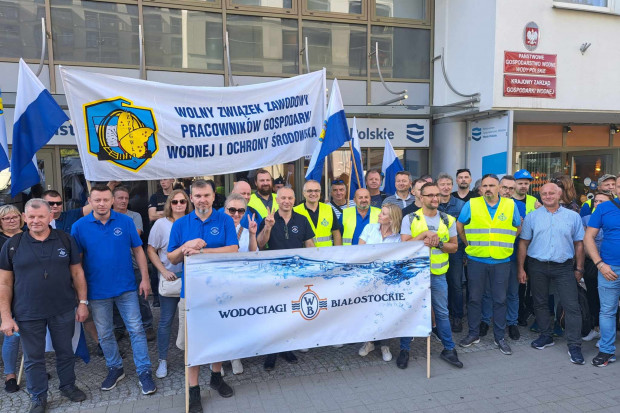 W Warszawie odbył się protest związkowców i pracowników spółek wodociągowych i kanalizacyjnych z całej Polski (fot. facebook/Wolny Związek Zawodowy Pracowników Gospodarki Wodnej i Ochrony Środowiska)