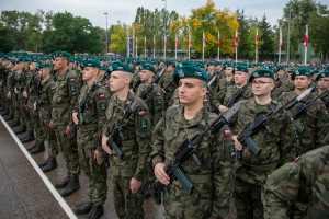 W sobotę przysięgę w Warszawie składało ponad 1800 żołnierzy rozpoczynających studia na czterech wojskowych uczelniach (fot. X/MON)