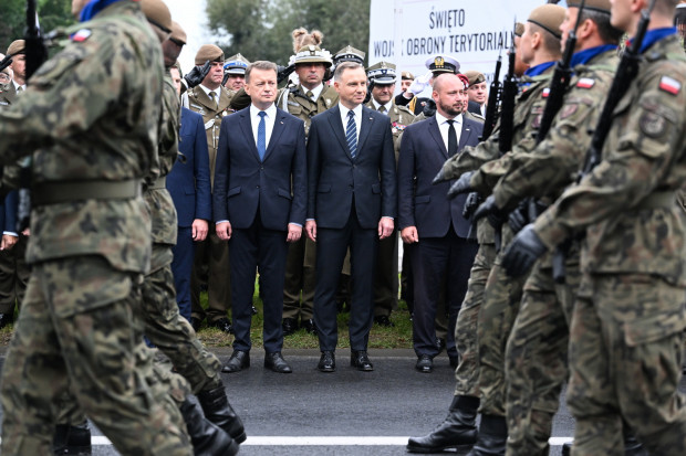 Prezydent Andrzej Duda i minister obrony narodowej Mariusz Błaszczak wzięli udział w święcie Wojsk Obrony Terytorialnej (fot. X/MON)