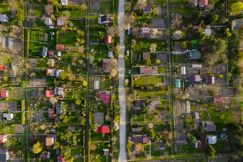 Wiele ogrodów działkowych w Polsce straciło charakter upraw i przekształciło się w monokultury (fot. shutterstock/Mazur Travel)