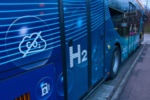 Elektryczne czy wodorowe autobusy dla miast? Jedne tańsze, drugie długodystansowe