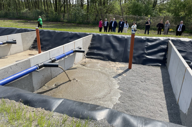 The basis for the operation of natural sewage treatment plants are filters – basins dug in the ground with an area of several hundred square meters (photo: press materials)