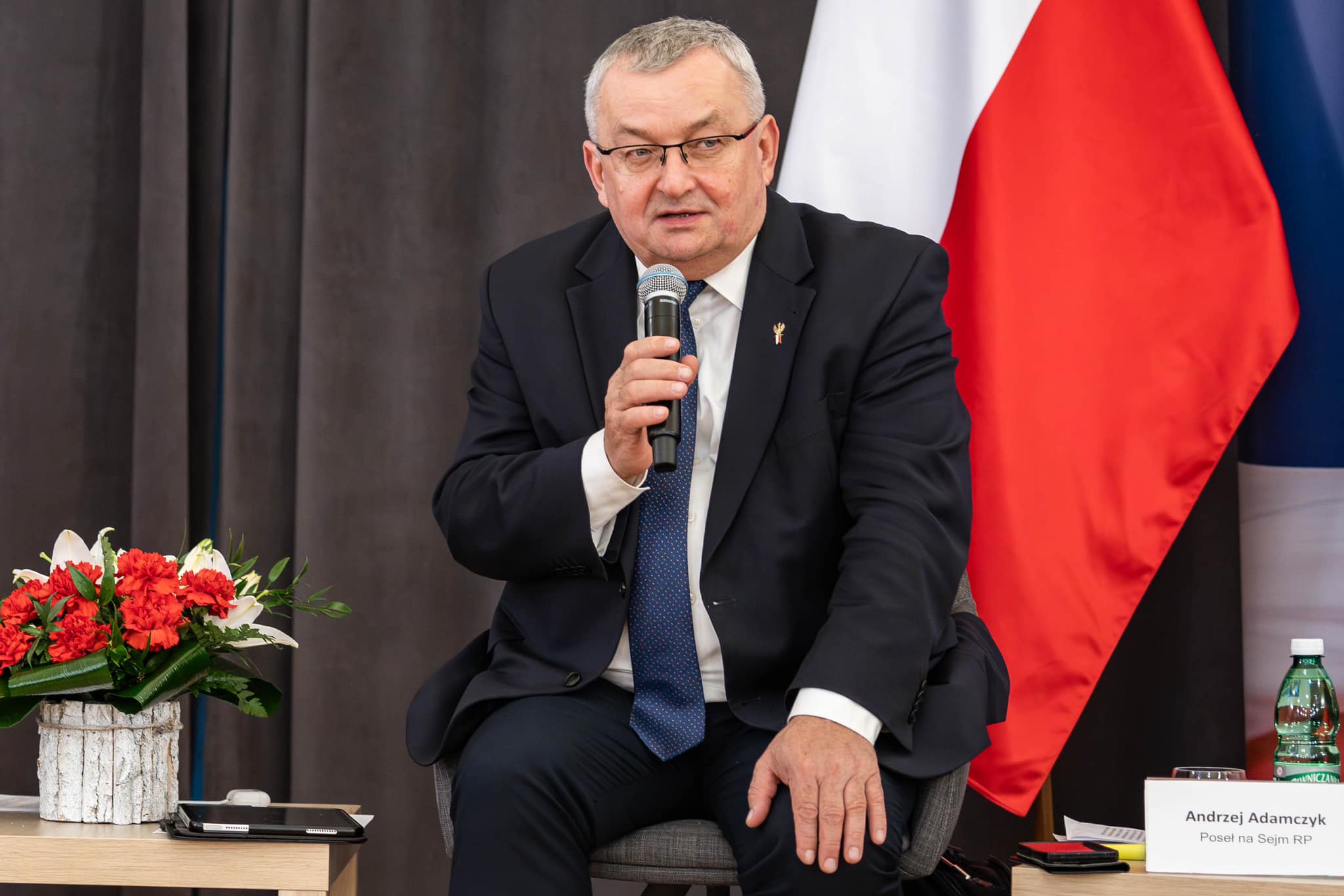 La interpelación fue presentada por tres diputados, entre ellos Andrzej Adamczyk, ex ministro de Infraestructura del gobierno del PiS (Foto: Andrzej Adamczyk Facebook)