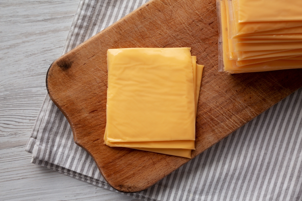 Dzisiaj często nie mamy wyboru między produktem bez opakowania a tym zafoliowanym (fot.shutterstock/Liudmyla Chuhunova)