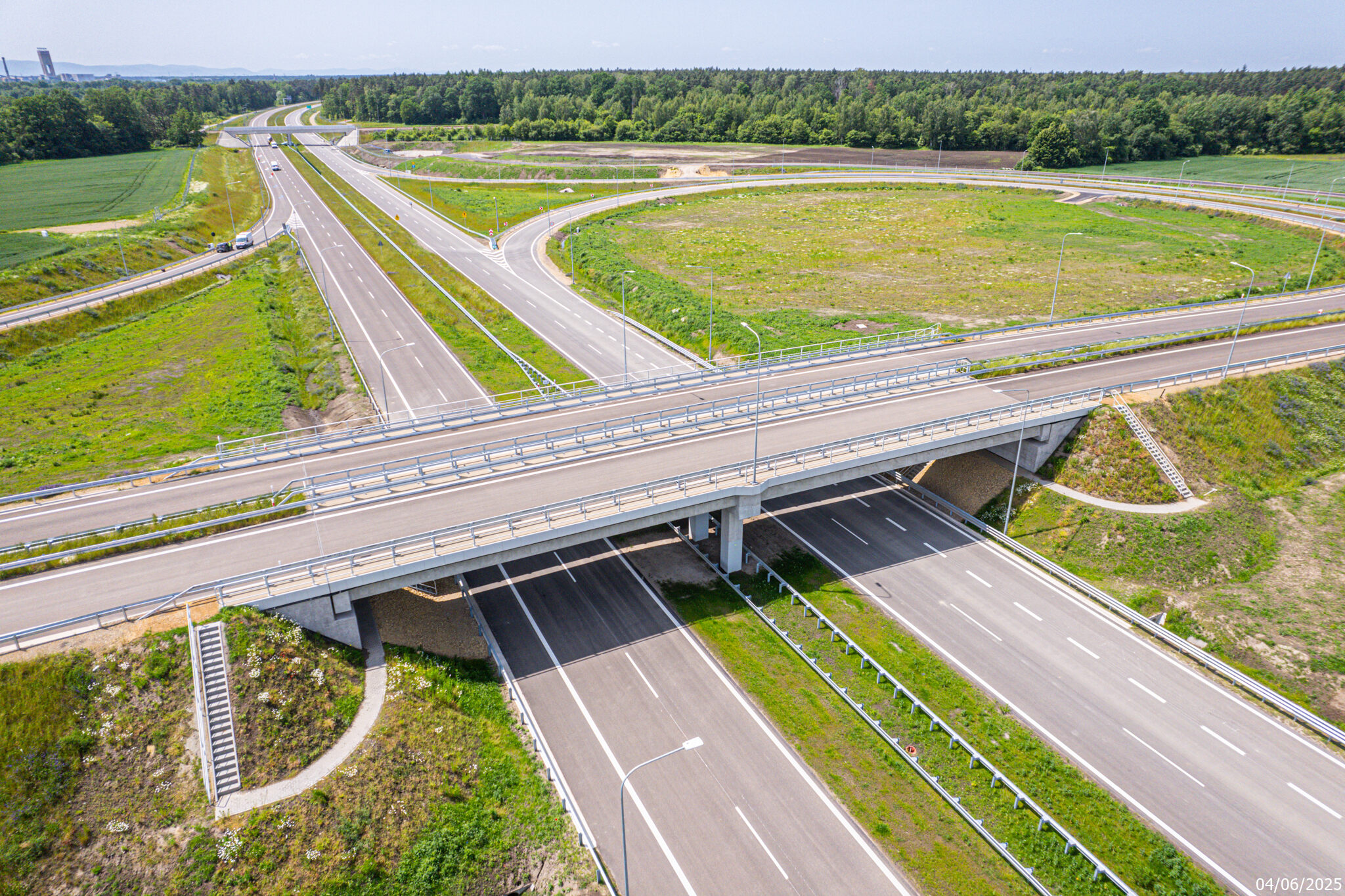 Il tratto lungo 15,8 km tra Oświęcim e Dankowice nella provincia della Piccola Polonia costerà circa 1,2 miliardi di PLN, dopo l'allegato al contratto con l'appaltatore (Foto s1-myslowice-bielsko.pl/)