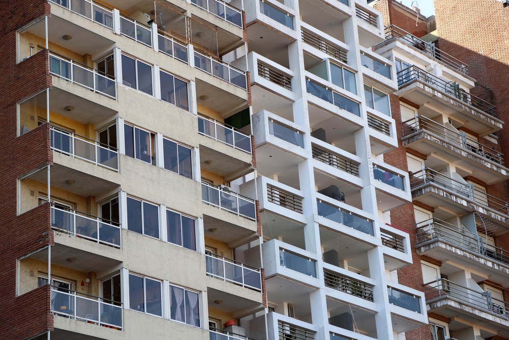 Una barrera para el sector municipal y social, así como para los desarrolladores, son los recursos limitados de tierra (foto cfg1978/shutterstock)