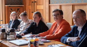 Nauczyciele nie chcą rozmawiać o godzinach nadliczbowych. Chcą podwyżek