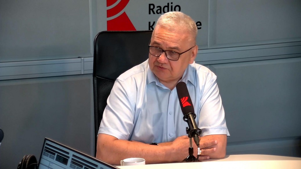 W momencie, kiedy powstaje ognisko zakażenia pokarmowego, chociażby powodowanego salmonellą i ono się rozprzestrzenia, nie pozostaje nic innego, niż taki turnus rozwiązać i dzieci muszą wrócić do domów - wyjaśnił dr Grzegorz Hudzik (Fot. Radio Katowice)