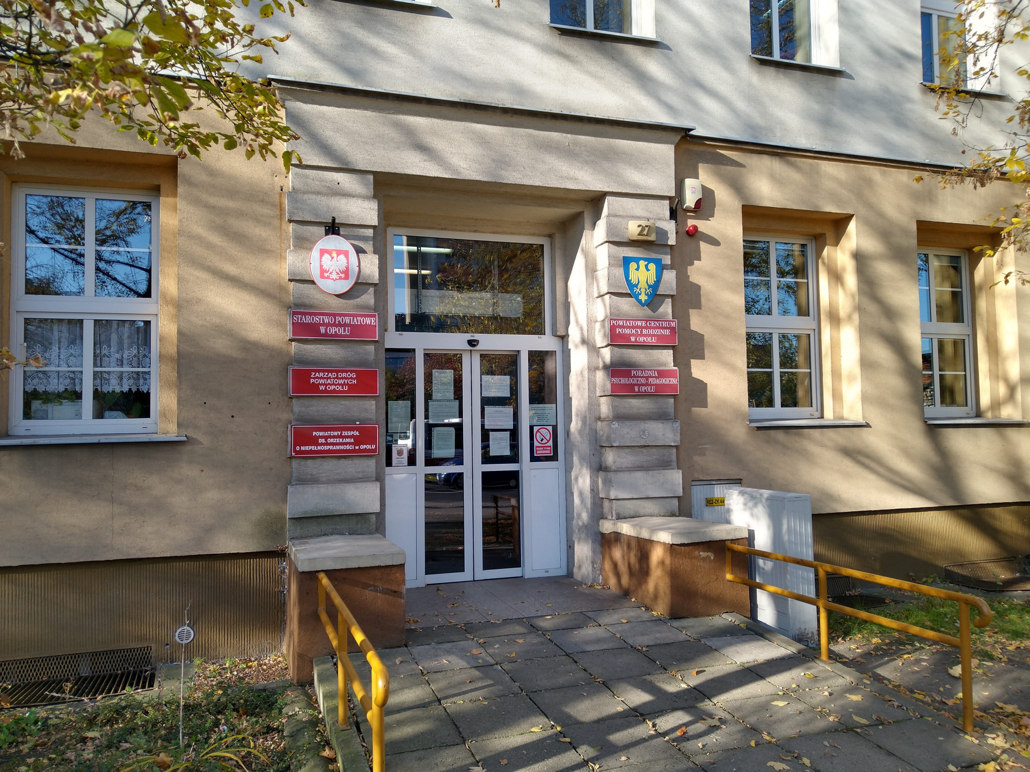 De aanvraag voor ondersteuning moet worden ingediend bij de juiste vestiging van het District Family Support Center - persoonlijk, online of per post (Foto: pcpropole.pl)