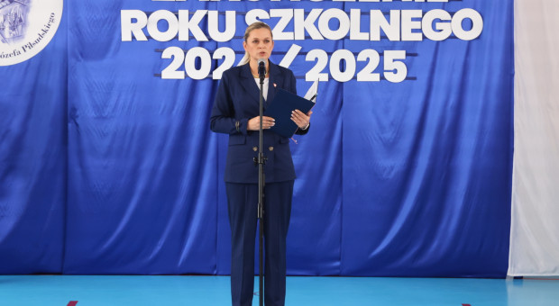 Odchudzona podstawa programowa, szczepionki i religia. Barbara Nowacka podsumowała rok szkolny