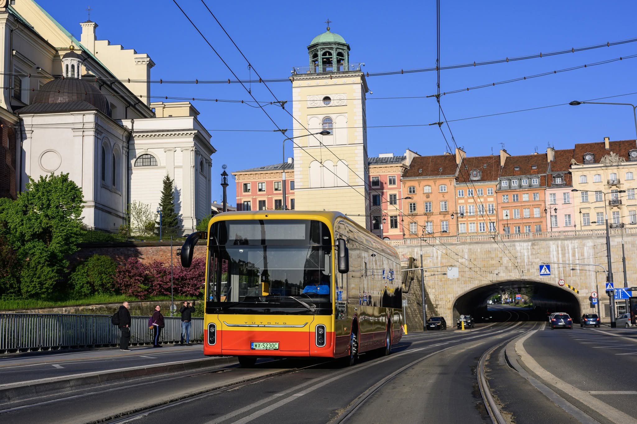 Após apenas 12 meses de uso do Yutong, você pode esperar uma redução significativa nas emissões de CO2 e uma queda nos custos de combustível (Foto: Busnex Poland Facebook)
