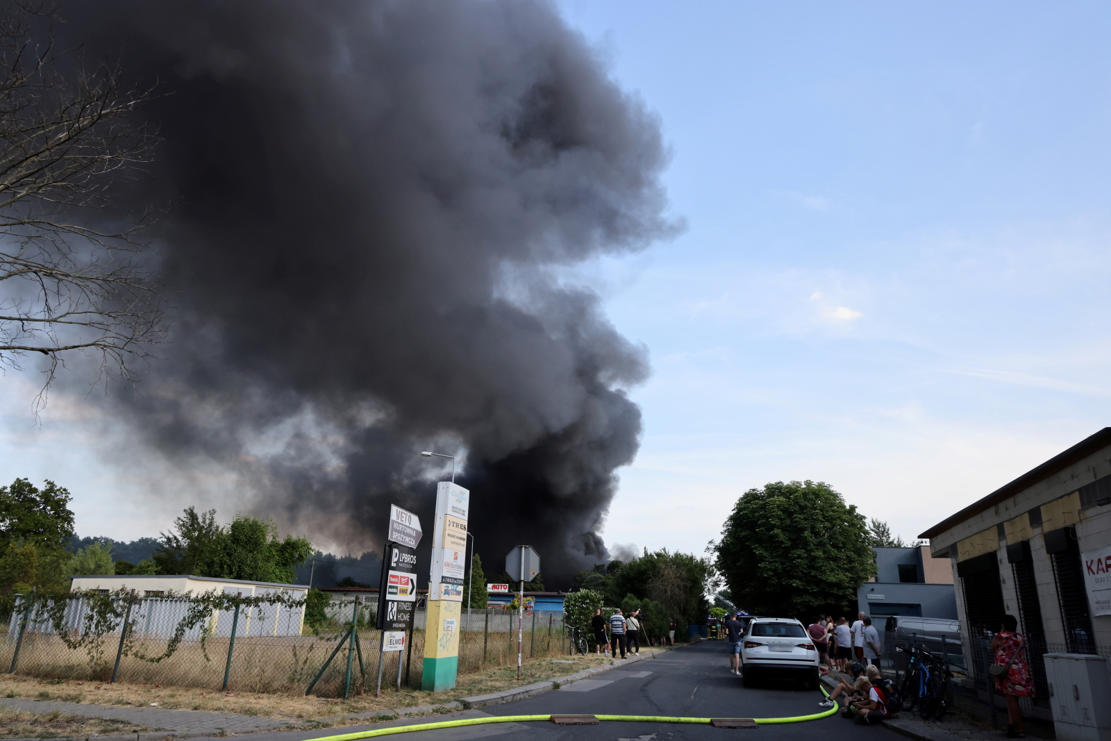 Incêndio num armazém em Kędzierzyn-Koźle (foto: PAP/Krzysztof Świderski)