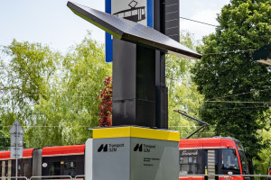 Energia ze słońca i możliwość przenoszenia z miejsca na miejsce - to zalety solarnych biletomatów