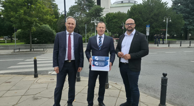 Podpisy w Sejmie. Samorządowcy chcą zniesienia przepisów o mechanizmie bilansowania i chłonności