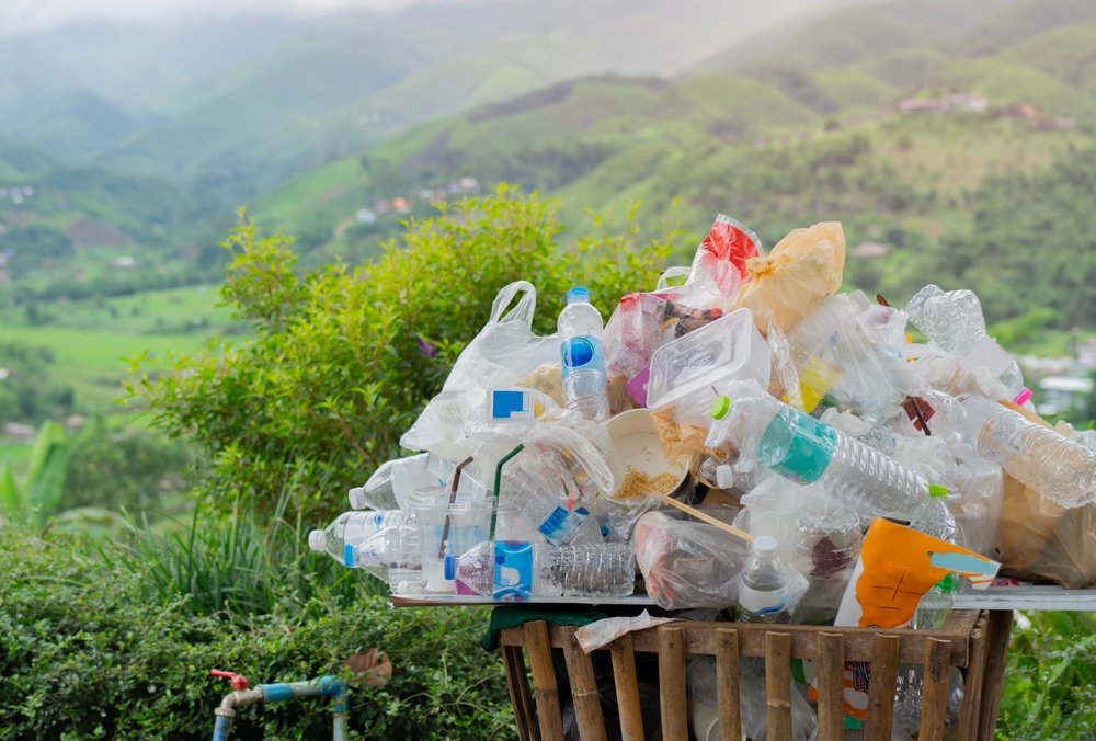 Les plastiques constituent un énorme problème de gestion des déchets (photo : shutterstock/Kunlathida6242)