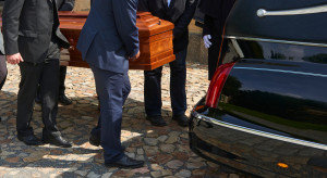 Zamiast koronera będzie lekarz do spraw zgonów. "Nawet tu rząd planuje oszczędności"