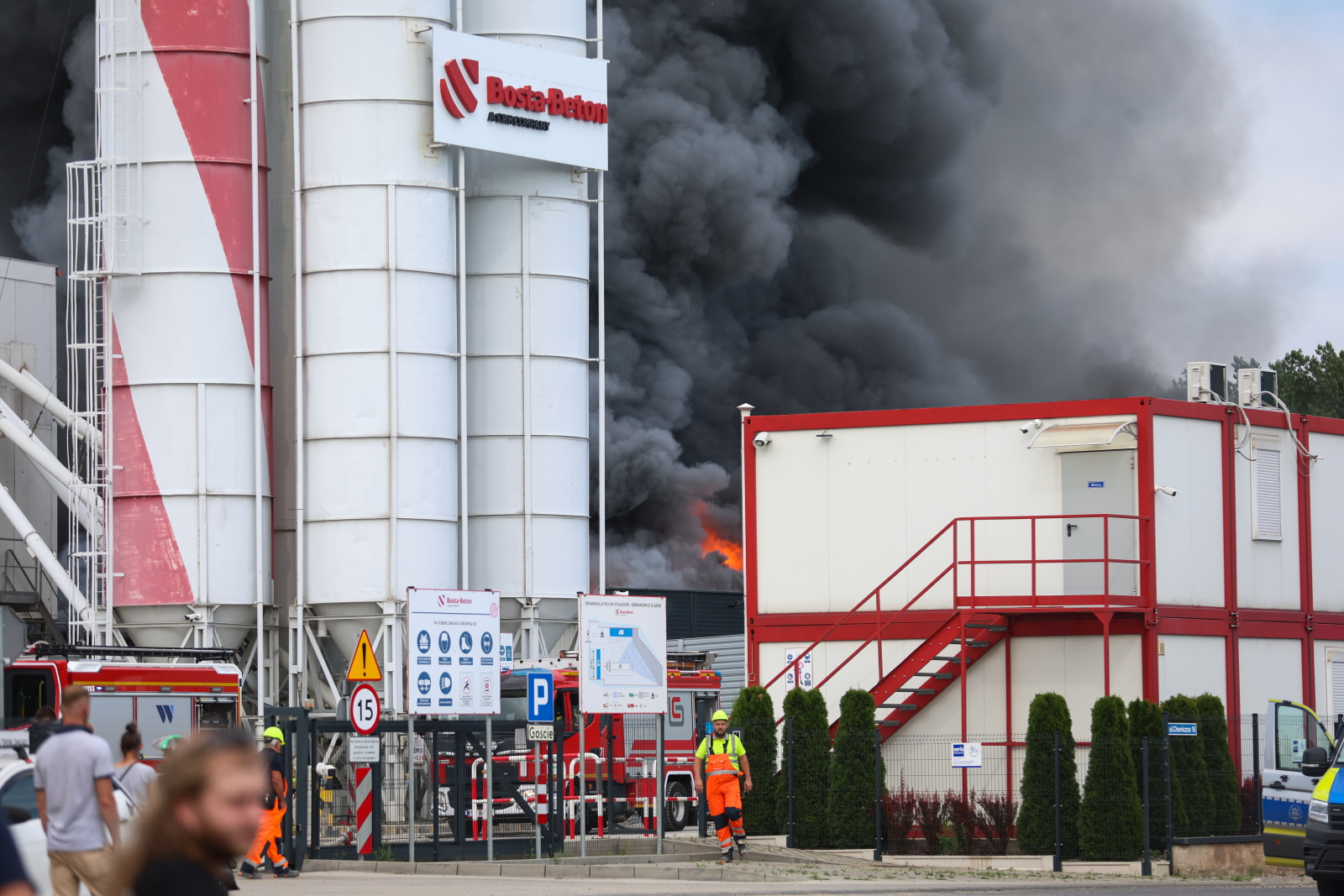 Incendie dans le hall de production et d'entrepôt de Siemianowice Śląskie (photo : PAP/Michał Meissner)