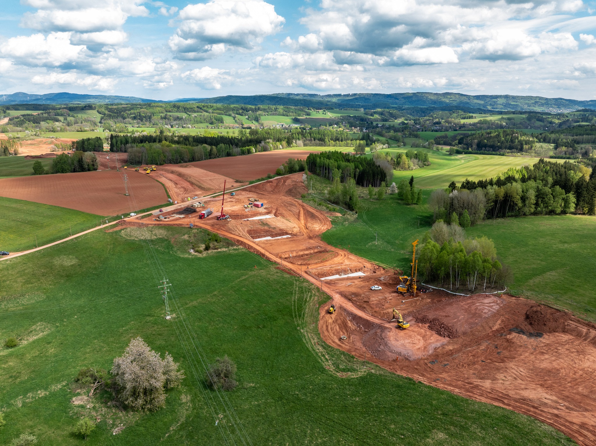 21 km da autoestrada checa D11, que se ligará à S3 polaca, têm conclusão prevista para 2028 (foto: Ředitelství silnic a dálnic / Facebook)