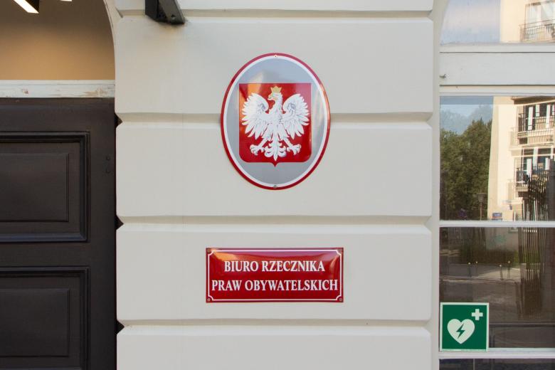 RPO wskazuje m.in. na niekonstytucyjność takiego rozwiązania, a także nieuzasadniony pośpiech we wprowadzaniu zmian i brak szerokich konsultacji społecznych (Fot. Biuro Rzecznika Praw Obywatelskich Facebook)